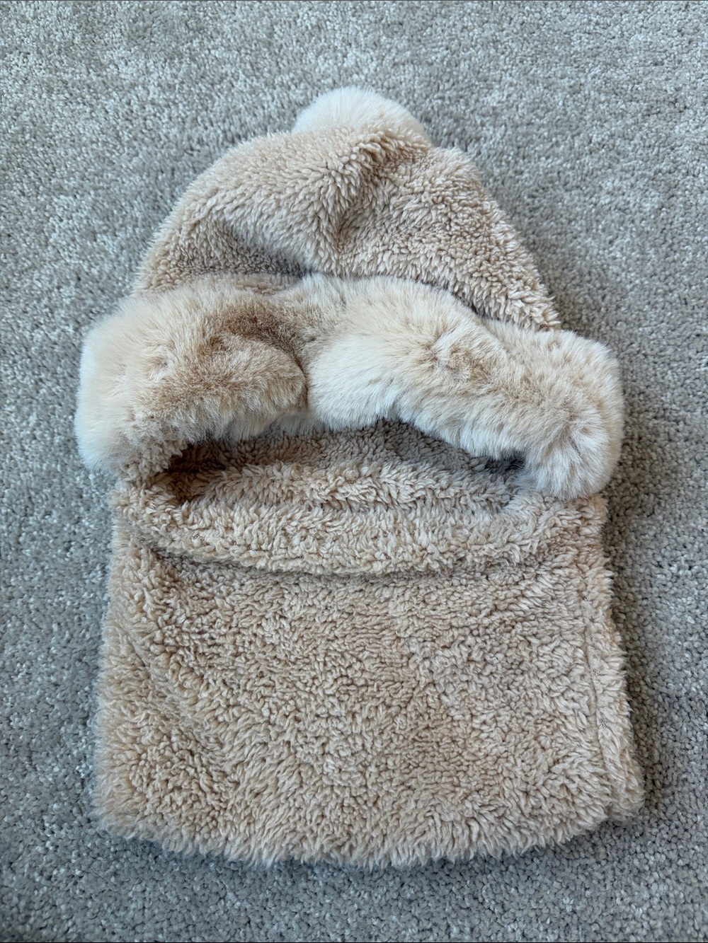 ‼️ Plush Faux Fur Hooded Scarf in Light Beige ‼️